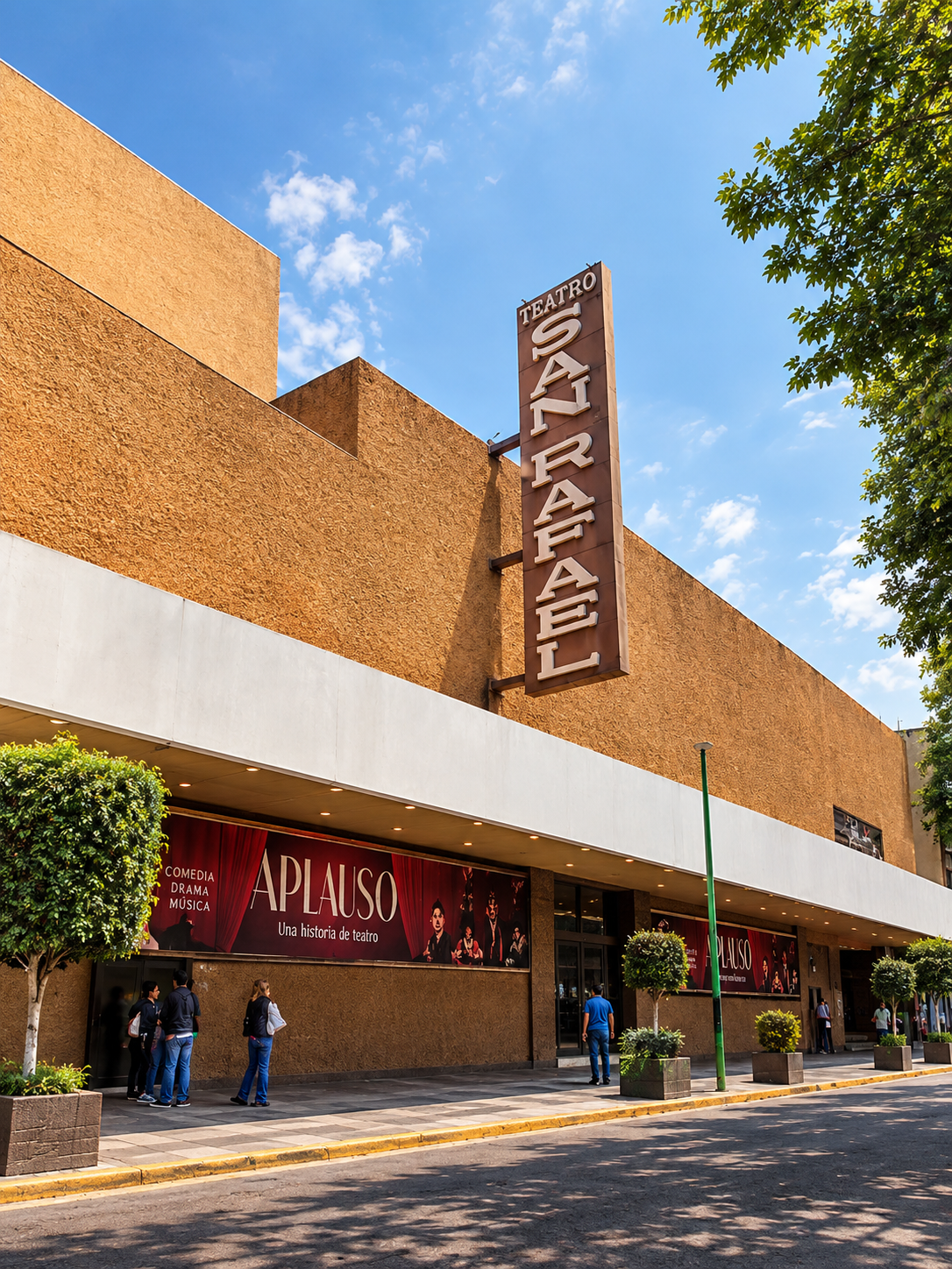 Teatro San Rafael: el foro grande del centro que sigue en cartelera